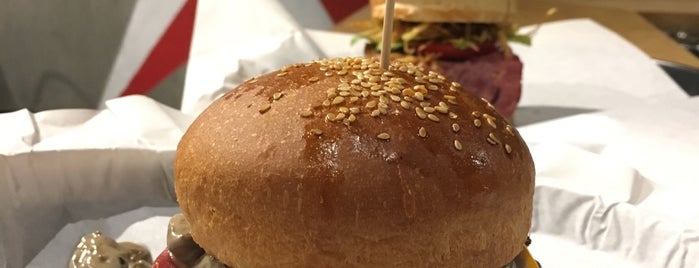 Burger Republic is one of İzmir yeme-içme.