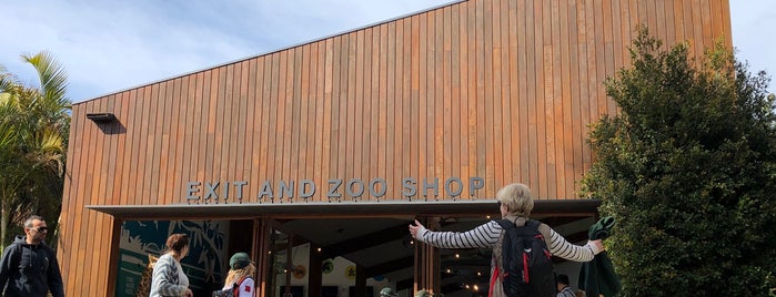 Zoo Shop is one of Posti che sono piaciuti a Hendra.