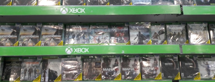 Gamer's Retail Store is one of Tienda.