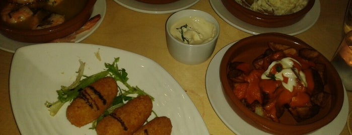 Beachview Restaurant is one of LONDON CAFÉS 🍵🍻🍷🍰🍩🍕🍟.