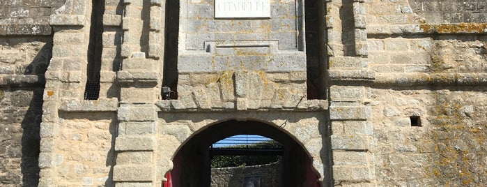 Citadelle de Port-Louis is one of Locais salvos de Marianne.