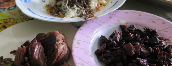 Warung Sop Empal Bu Haryoko is one of Eating around Jawa Tengah.