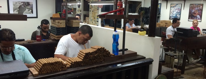 El Credito Cigar Factory is one of Tempat yang Disimpan al.