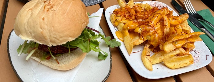 the golden • Burger und Bar is one of Ingolstadt Student Life.