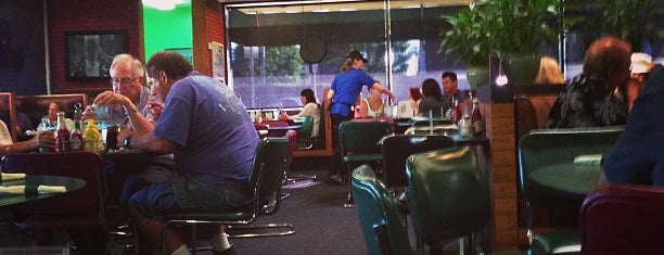 Uncle Bernie's Deli is one of สถานที่ที่บันทึกไว้ของ Steve.