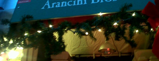 Arancini Bros is one of สถานที่ที่บันทึกไว้ของ Kimmie.
