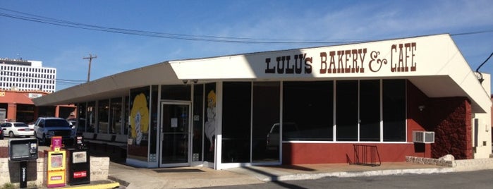 Lulu's Bakery & Cafe is one of Tempat yang Disukai Kathryn.