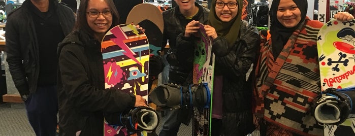 Rhythm Snowsports is one of Locais curtidos por Myles.