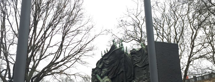 Hjalmar Brantings monument is one of Public art in Stockholm.
