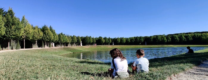 Los Jardines de Versailles is one of Oyropa.