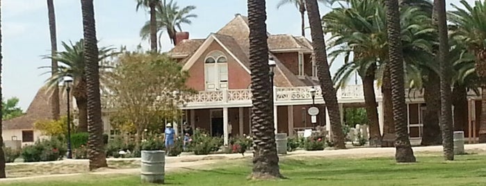 Saguaro Ranch Rose Garden is one of สถานที่ที่บันทึกไว้ของ Kevin.