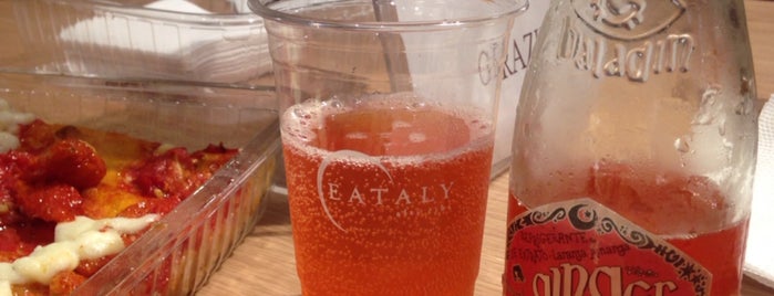 Eataly is one of Natáliaさんのお気に入りスポット.