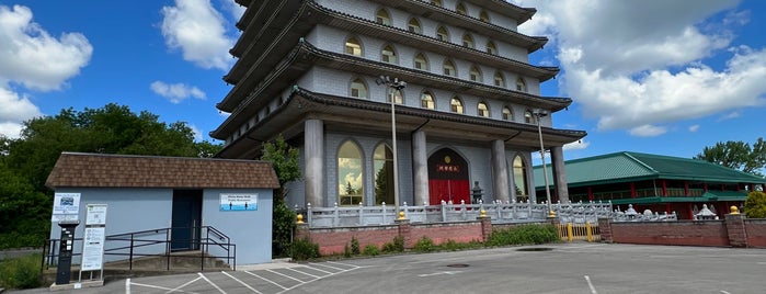 Ten Thousand Buddhas Sarira Stupa is one of Niagara Falls to-do/eat.