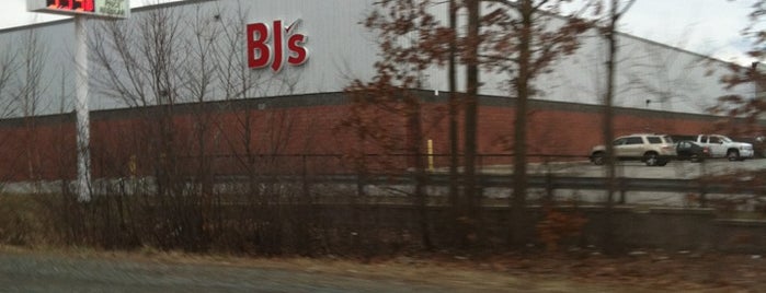 BJ's Wholesale Club is one of Tempat yang Disukai Gregg.