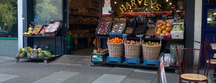 Harveys fruit & veg is one of Lugares favoritos de Paul.