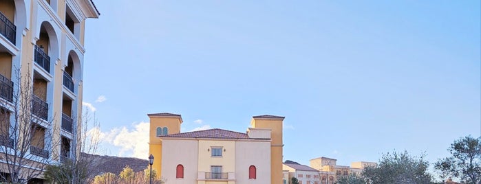 Hilton Lake Las Vegas Resort & Spa is one of Tempat yang Disukai Lucas.