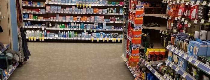 Walgreens is one of Lugares favoritos de Alexis.