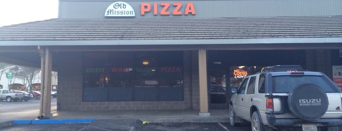Old Mission Pizza is one of สถานที่ที่ Guha ถูกใจ.