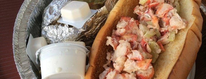 Randazzo's Clam Bar is one of End of Summer Seafood Bucket List.
