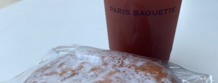 Paris Baguette is one of Leoさんのお気に入りスポット.