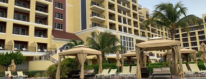Ritz-Carlton Pool is one of Tempat yang Disukai Michael.