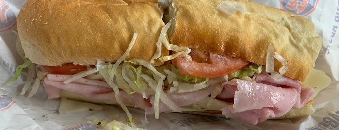 Jersey Mike's Subs is one of Kevin : понравившиеся места.