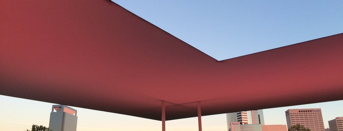 James Turrell Skyspace at Rice University is one of Locais curtidos por Jeff.