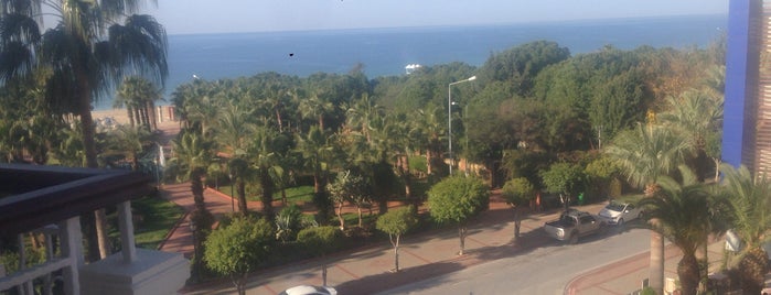 Riviera Hotel & Spa is one of kalınacak yerler.