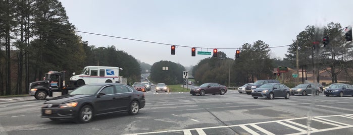 Peachtree Industrial Blvd & Holcomb Bridge Rd is one of Chesterさんのお気に入りスポット.