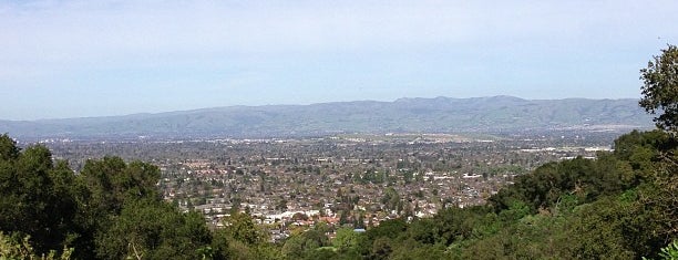 Los Gatos Hills is one of สถานที่ที่ Vickye ถูกใจ.