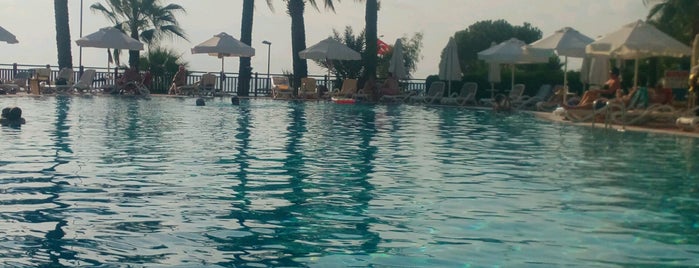 Perissia Swimmingpool is one of สถานที่ที่ Sebahattin ถูกใจ.