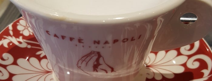 Caffè Napoli is one of Orte, die Roger gefallen.