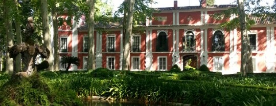 Palacio Y Jardines De Moratalla is one of ¿Qué visitar en el entorno de Almodóvar del Río?.