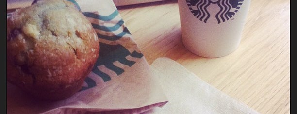 Starbucks is one of Leila 님이 좋아한 장소.