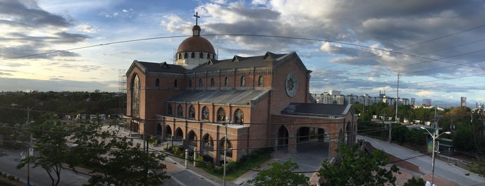 Sacred Heart of Jesus Parish of the Diocese of Parañaque is one of Locais curtidos por Deanna.