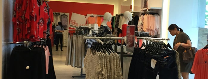 Marks & Spencer Outlet is one of beachmeister : понравившиеся места.