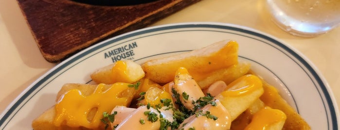 AMERICAN HOUSE Diner is one of dog terrace restaurant.