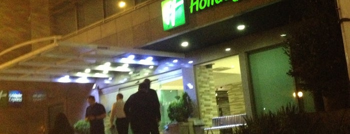 Holiday Inn Express is one of Orte, die Carlos gefallen.