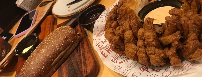 Outback Steakhouse is one of Almoço.