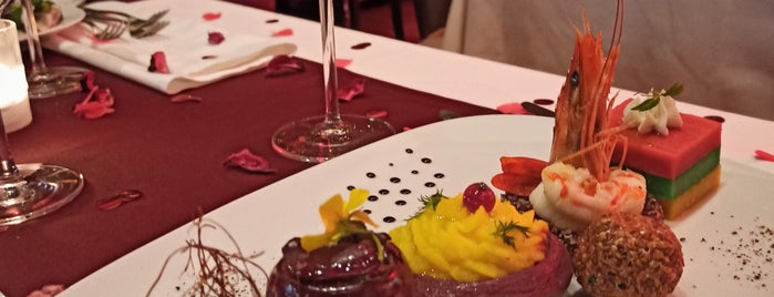 Plus Restaurant is one of burak'ın Beğendiği Mekanlar.