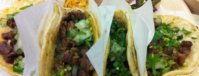 Taqueria Los Comales is one of Zakさんの保存済みスポット.