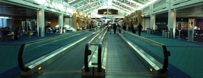 Concourse D is one of Tempat yang Disukai Enrique.