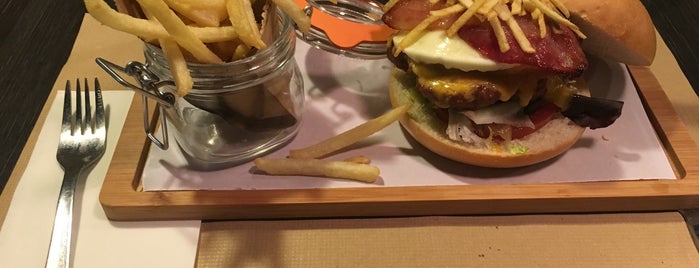 Stanford Gourmet Burger is one of Jonathan : понравившиеся места.