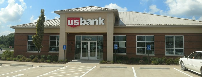 U.S. Bank Branch is one of สถานที่ที่ Michael ถูกใจ.