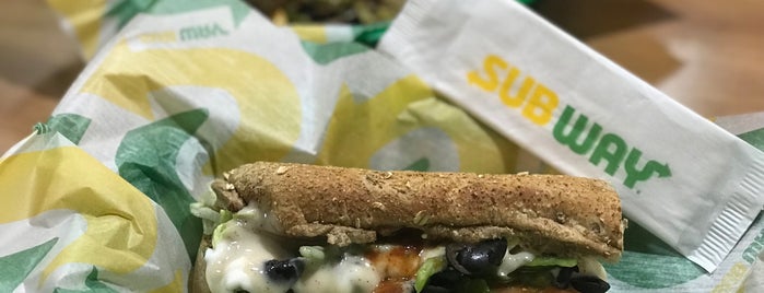 Subway is one of Lugares.