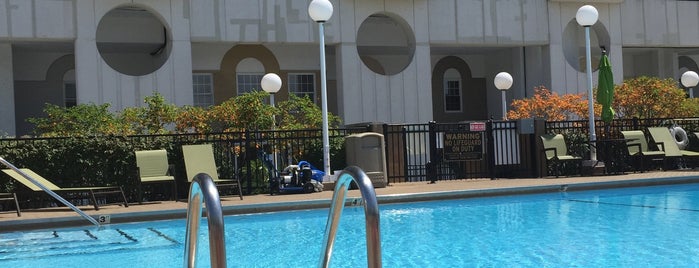 Pensacola Place Pool Deck is one of Tempat yang Disukai Derrick.