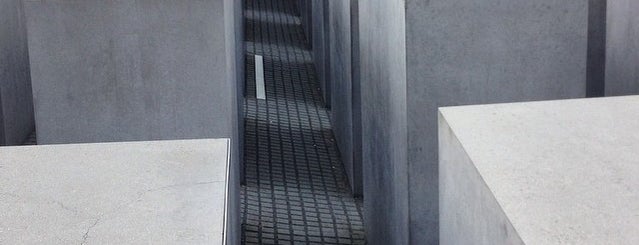 학살된 유럽 유대인을 위한 기억물 is one of Berlin-Baltic-NorthSea-Amster.