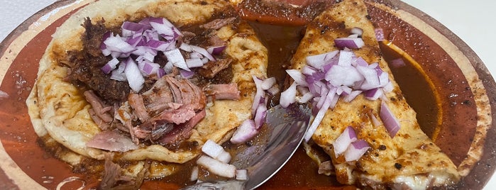 Tacos de Birria El Cortijo is one of Comida.