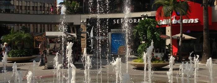 Hollywood & Highland Fountain is one of Orte, die Edzel gefallen.