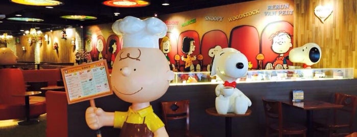 Charlie Brown Café is one of Hong Kong Food 2016/2017.